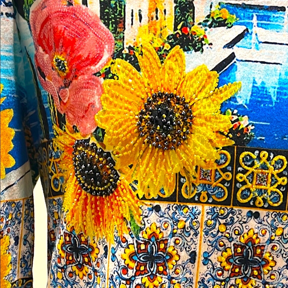 THOMAS & OLIVIA Sunflower Size M •Tee 3/4 Sleeves •Embellished Front EUC Great T - Picture 3 of 10
